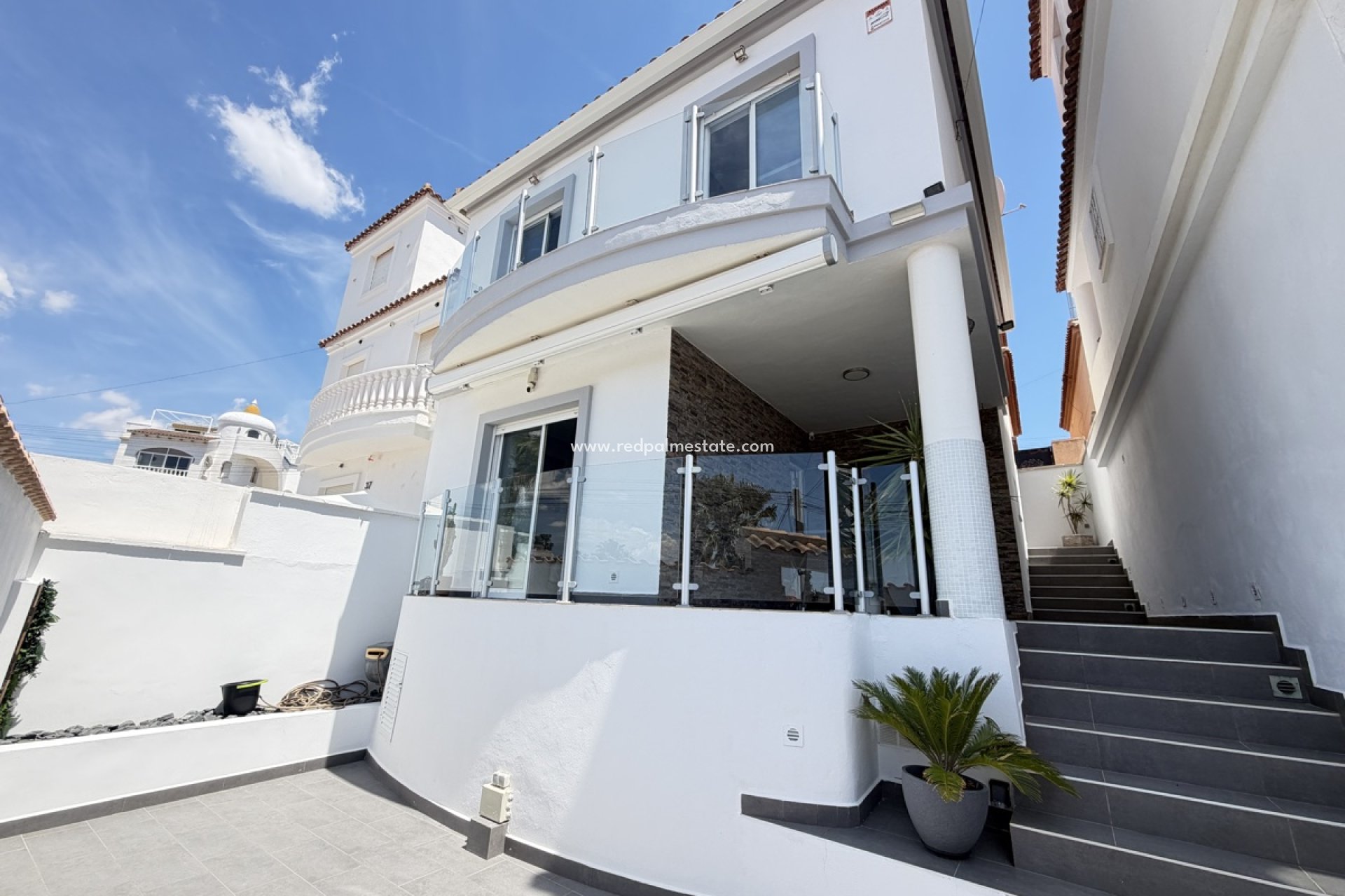 Resale - Villa -
Orihuela Costa - Villamartín
