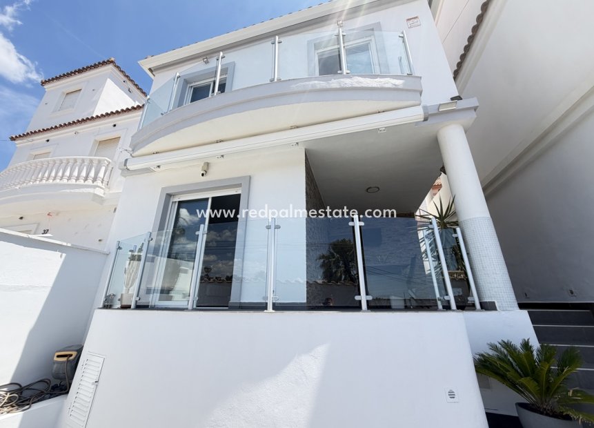 Resale - Villa -
Orihuela Costa - Villamartín