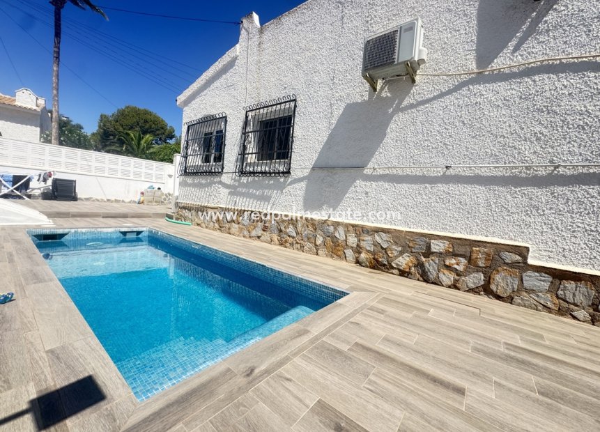 Resale - Villa -
Orihuela Costa - Villamartín