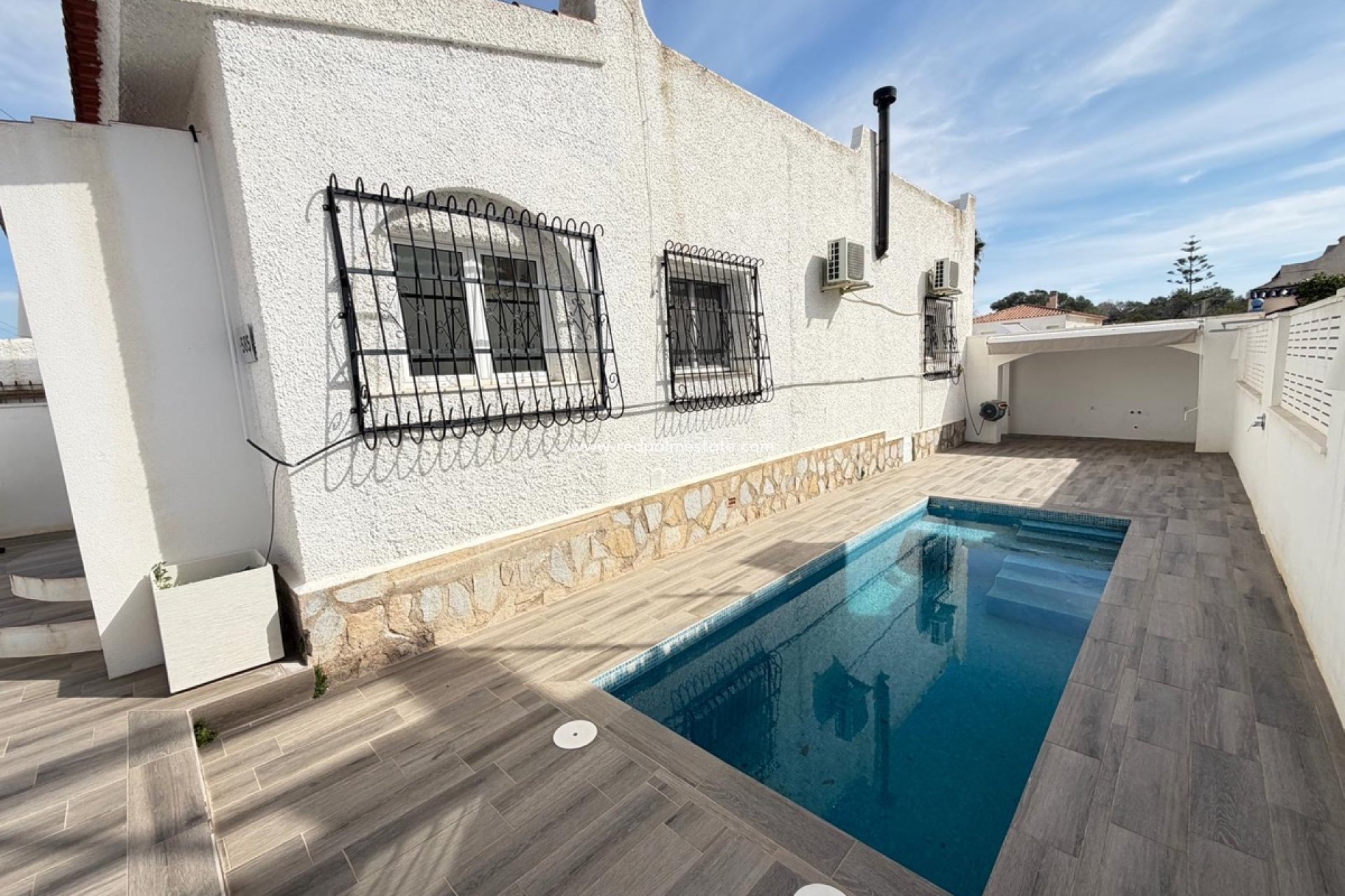 Resale - Villa -
Orihuela Costa - Villamartín
