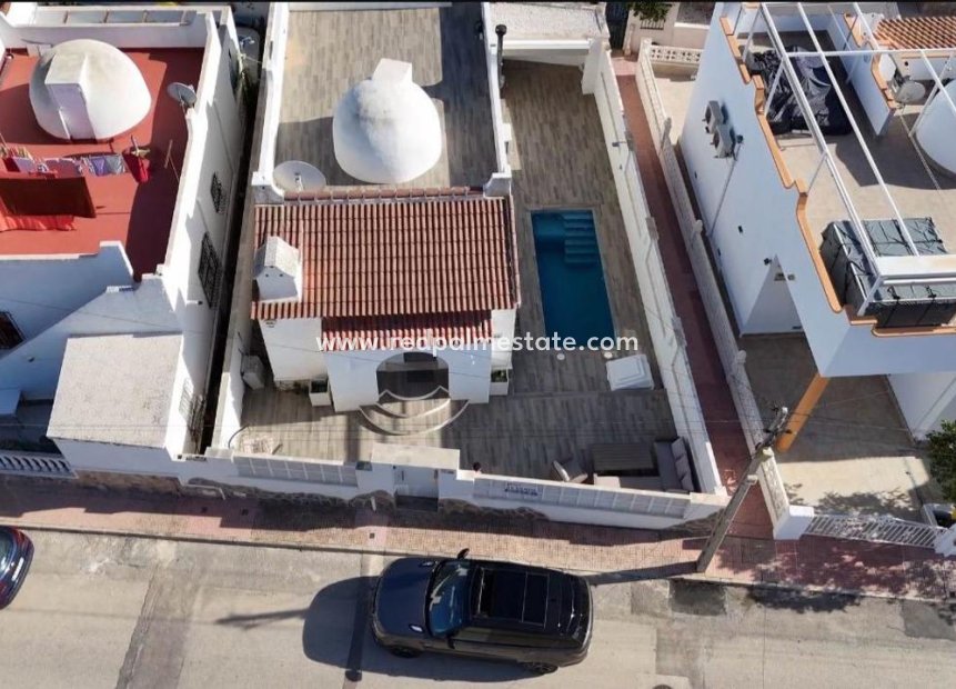 Resale - Villa -
Orihuela Costa - Villamartín