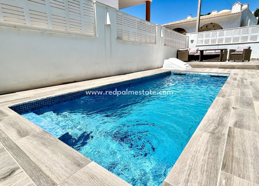 Resale - Villa -
Orihuela Costa - Villamartín