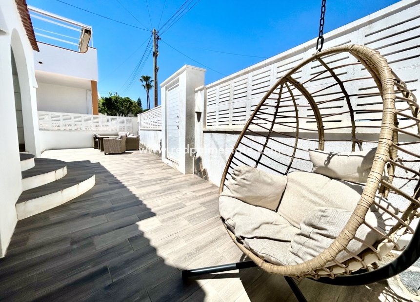 Resale - Villa -
Orihuela Costa - Villamartín