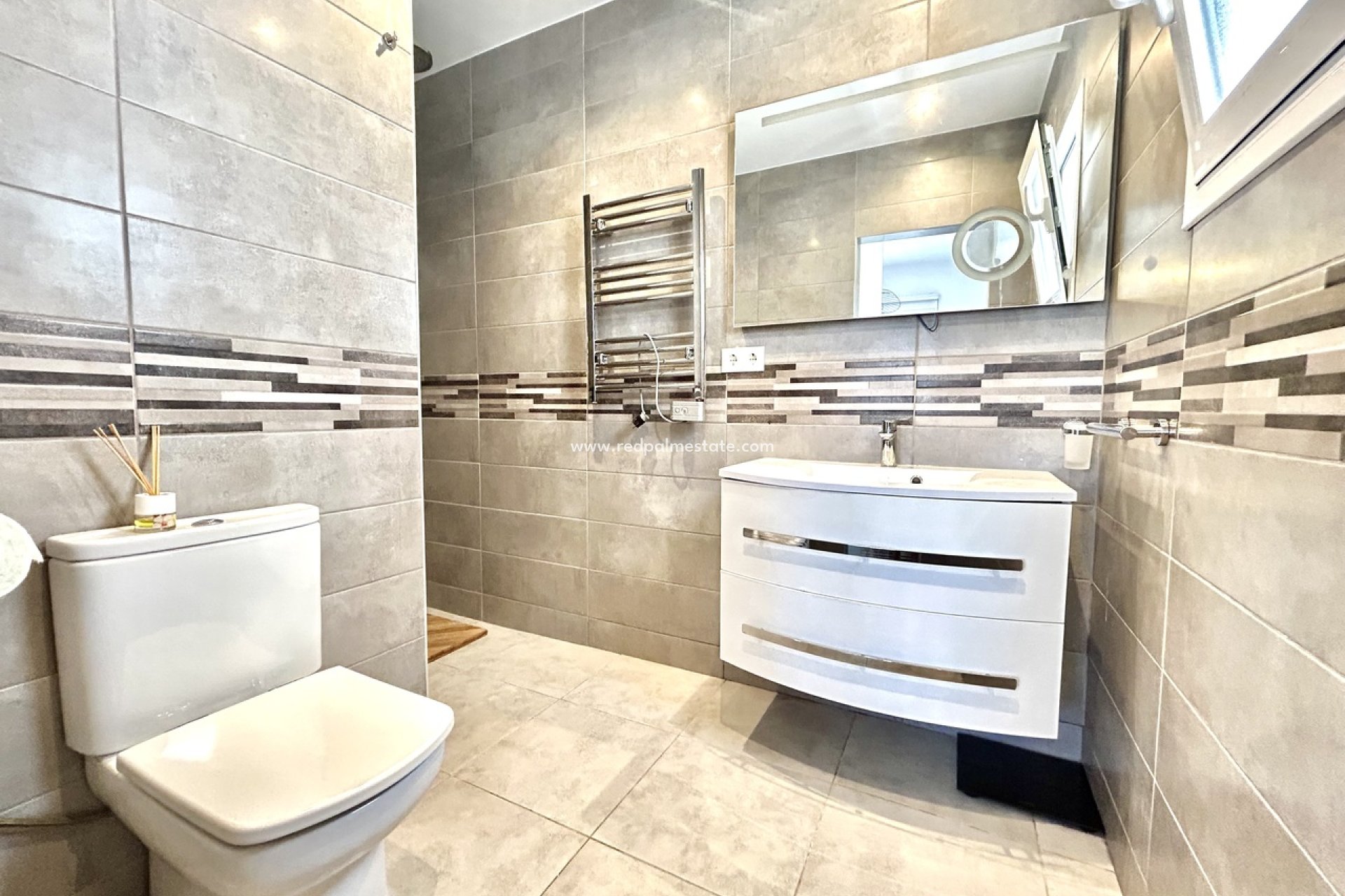 Resale - Villa -
Orihuela Costa - Villamartín