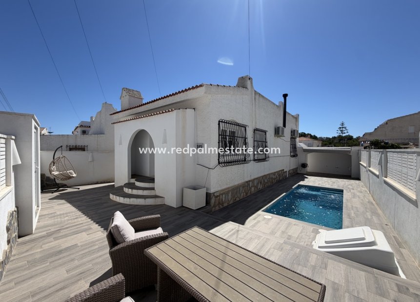 Resale - Villa -
Orihuela Costa - Villamartín