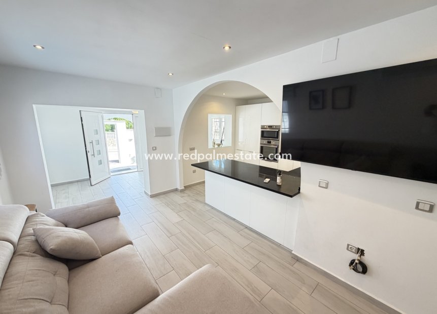 Resale - Villa -
Orihuela Costa - Villamartín