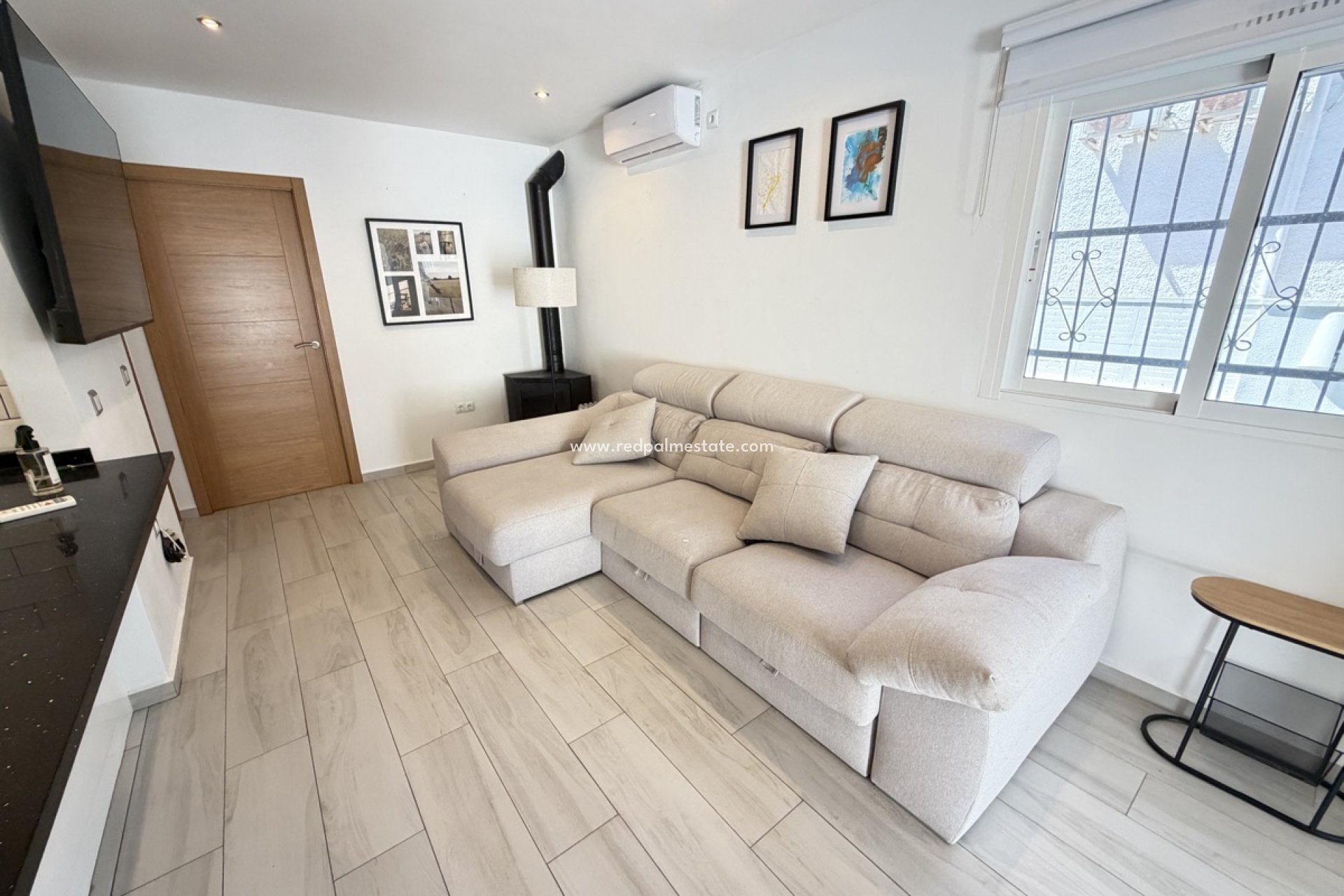 Resale - Villa -
Orihuela Costa - Villamartín