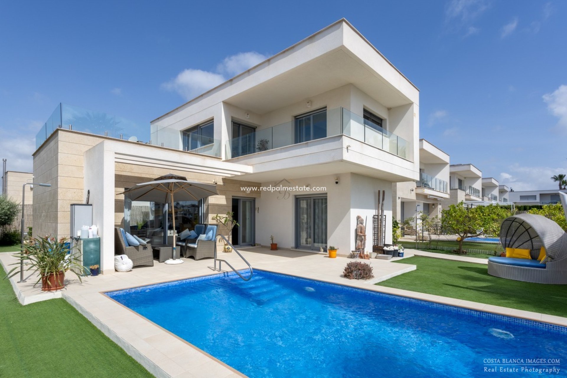 Resale - Villa -
Orihuela Costa - Vistabella Golf