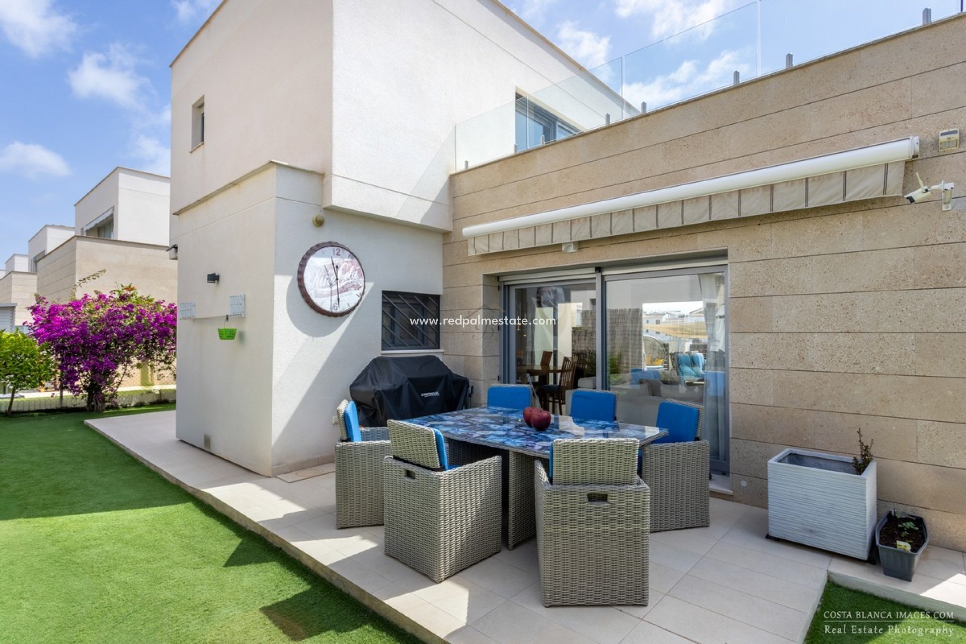 Resale - Villa -
Orihuela Costa - Vistabella Golf