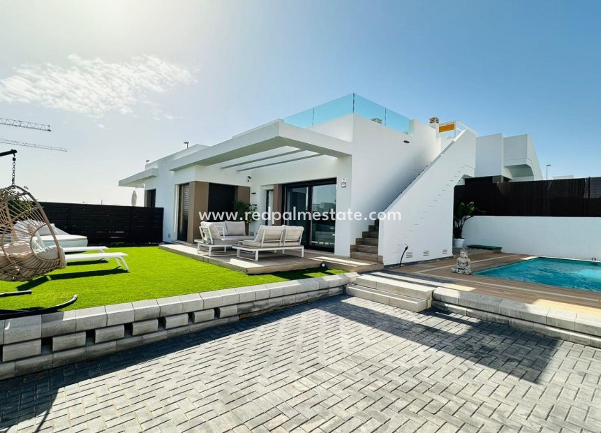 Resale - Villa -
Orihuela Costa - Vistabella Golf