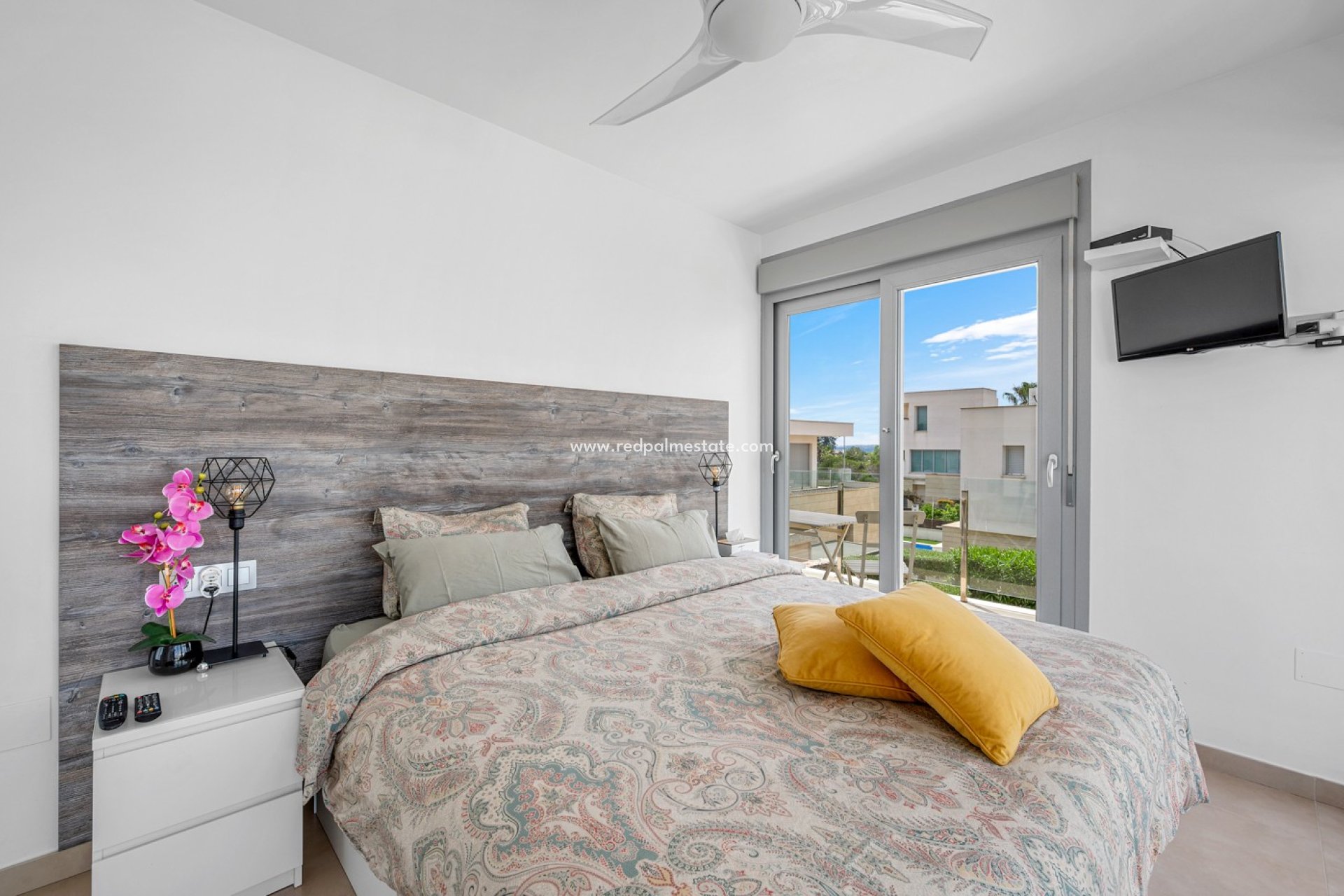 Resale - Villa -
Orihuela Costa - Vistabella Golf