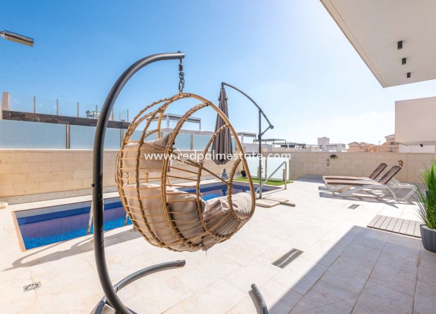 Resale - Villa -
Orihuela Costa