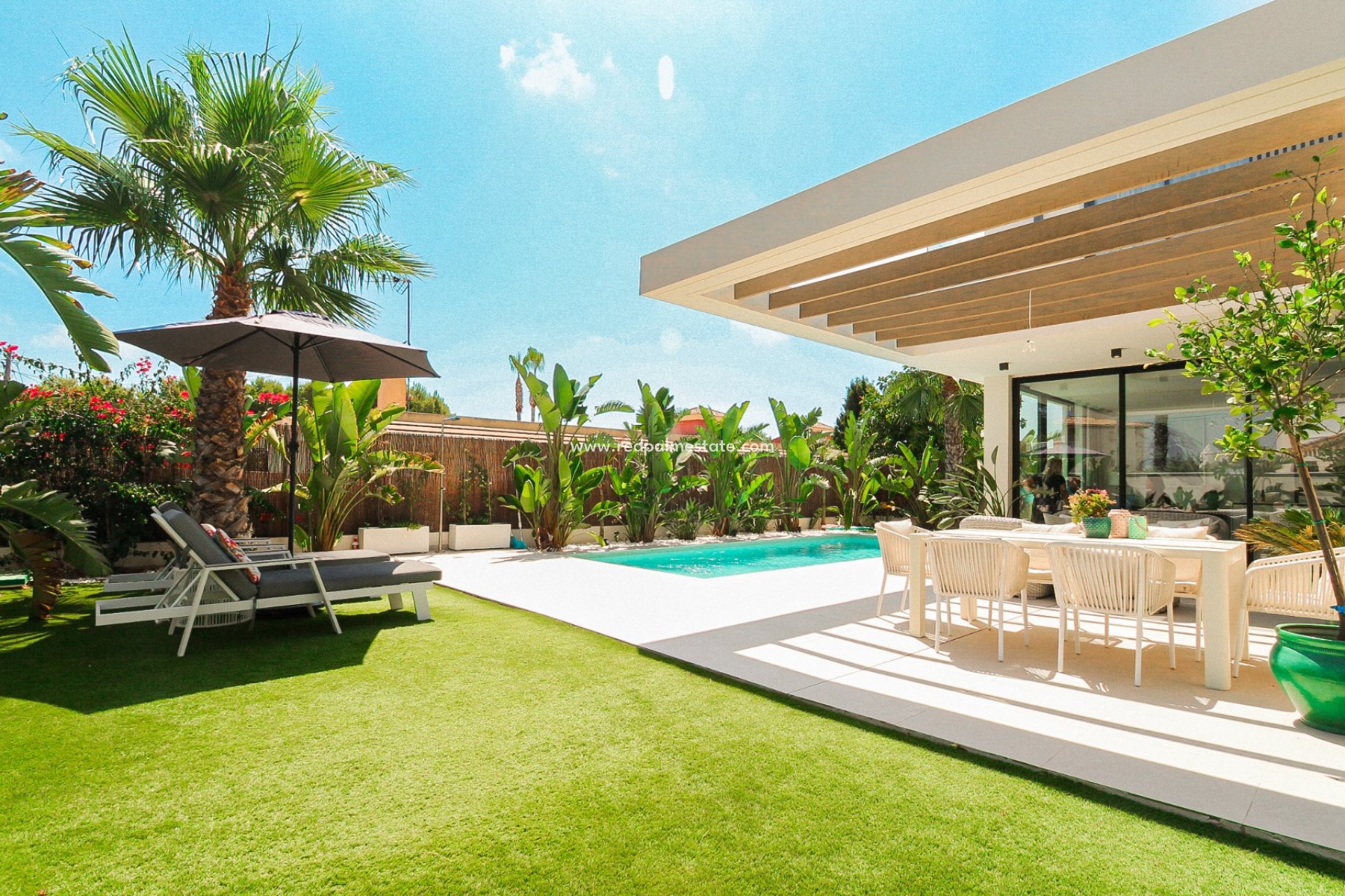 Resale - Villa -
Orihuela Costa