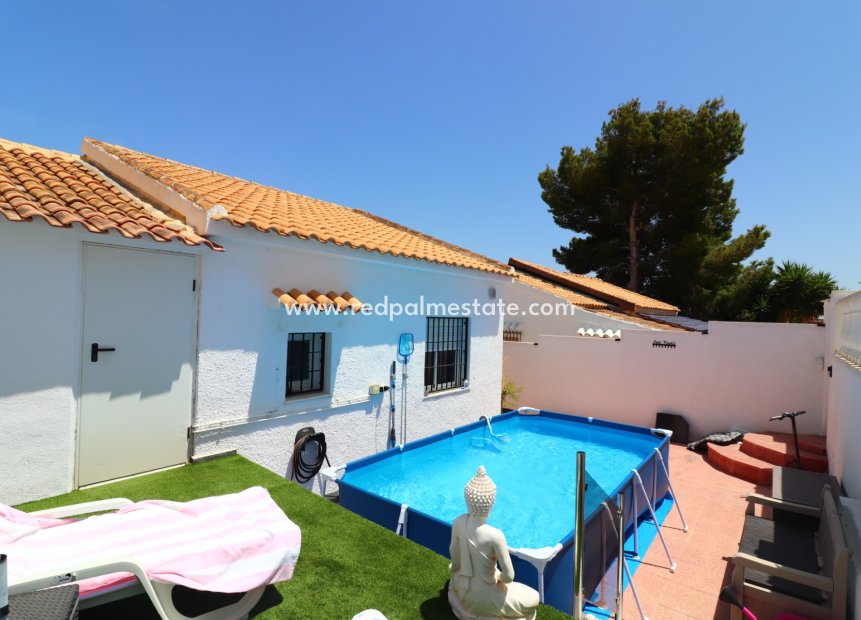 Resale - Villa -
Orihuela Costa