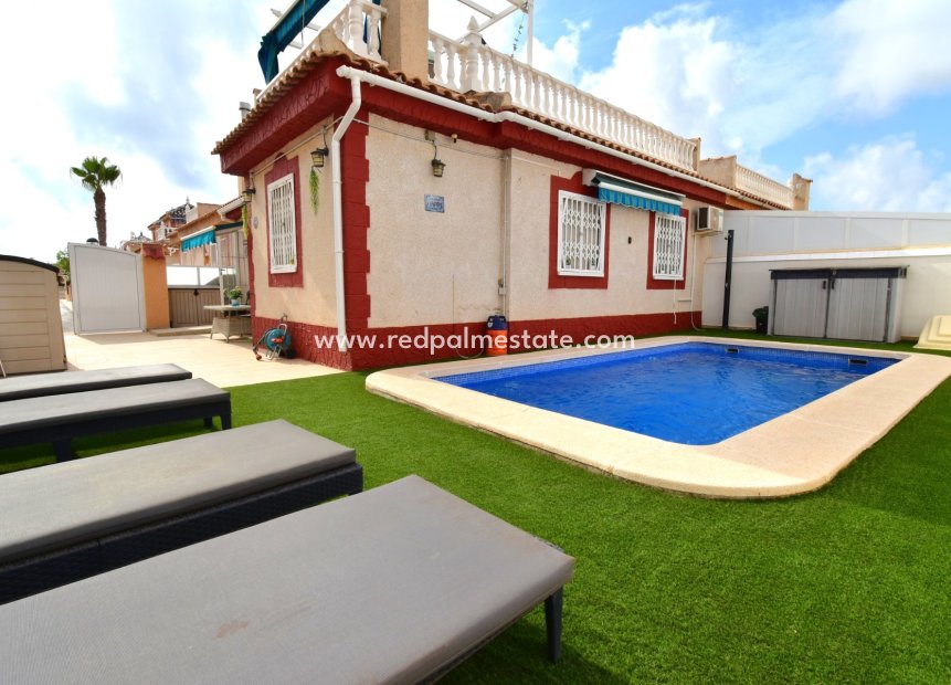 Resale - Villa -
Orihuela Costa