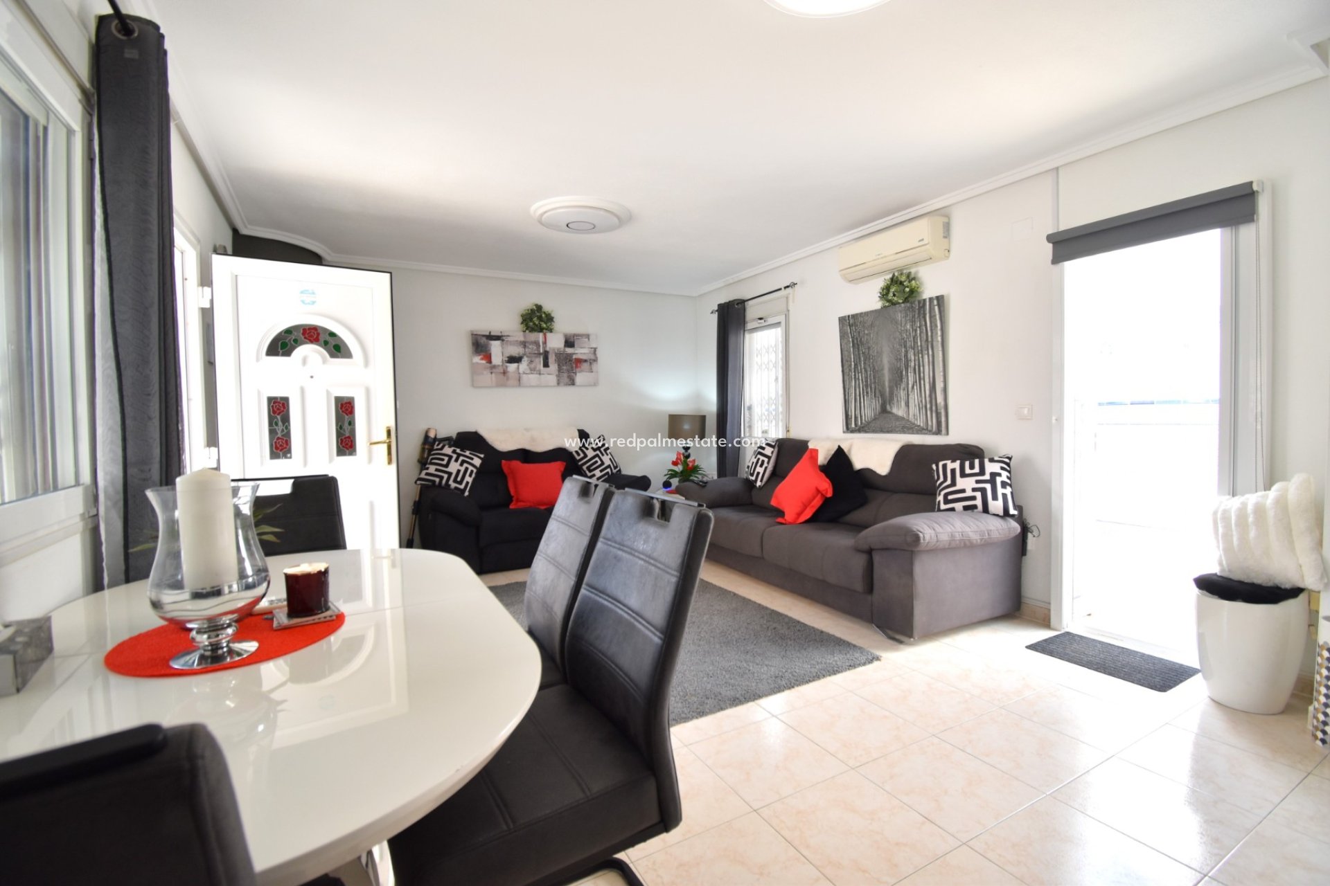 Resale - Villa -
Orihuela Costa