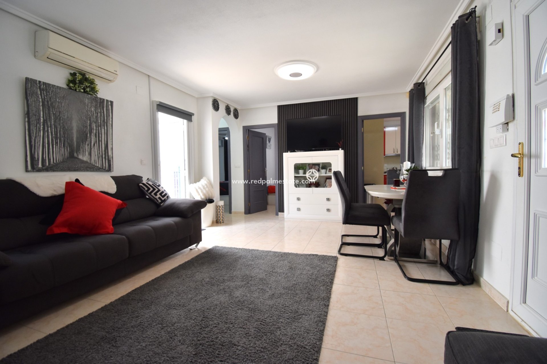 Resale - Villa -
Orihuela Costa