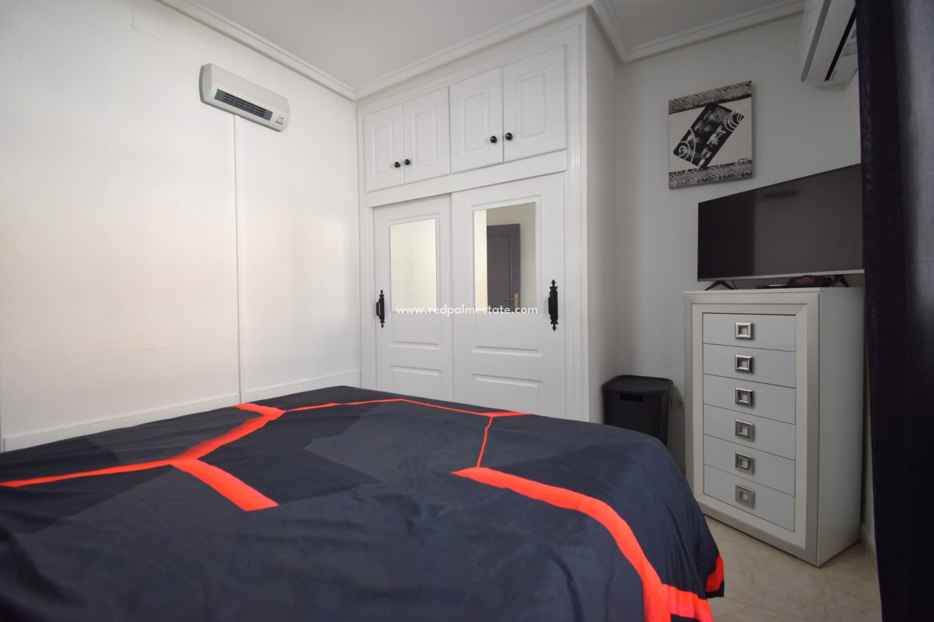Resale - Villa -
Orihuela Costa