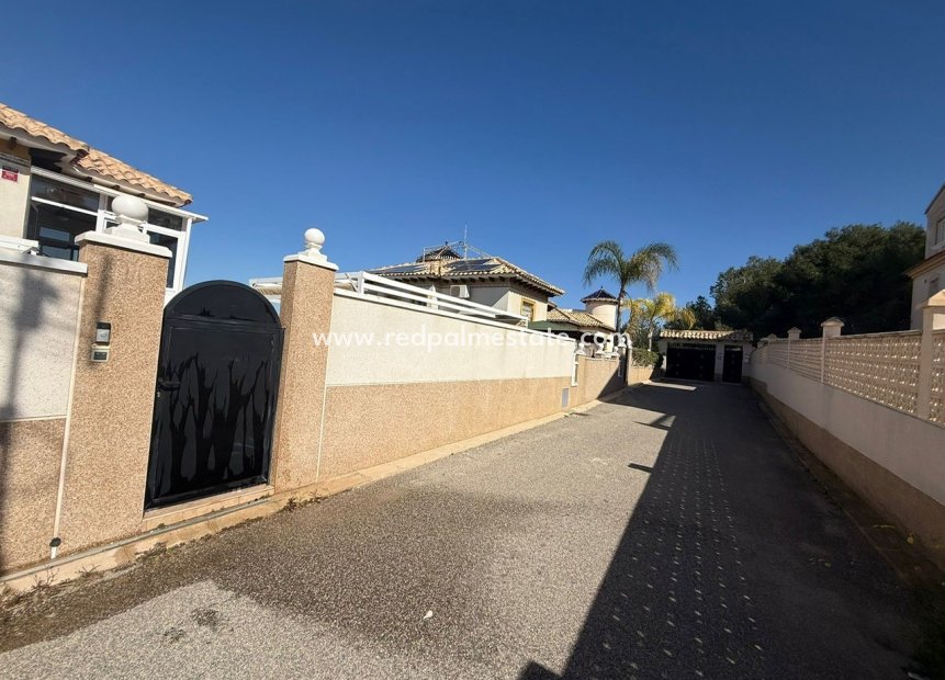 Resale - Villa -
Orihuela Costa