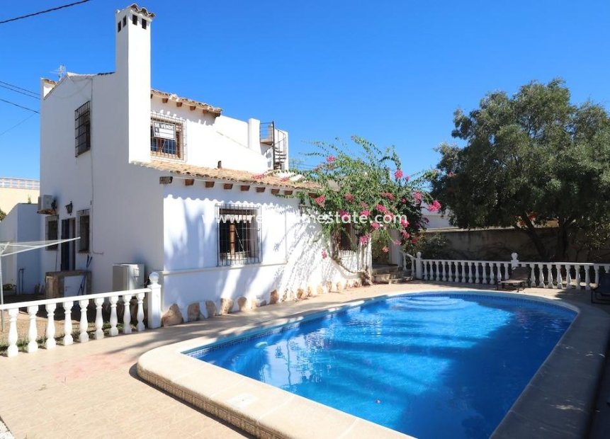 Resale - Villa -
Orihuela Costa