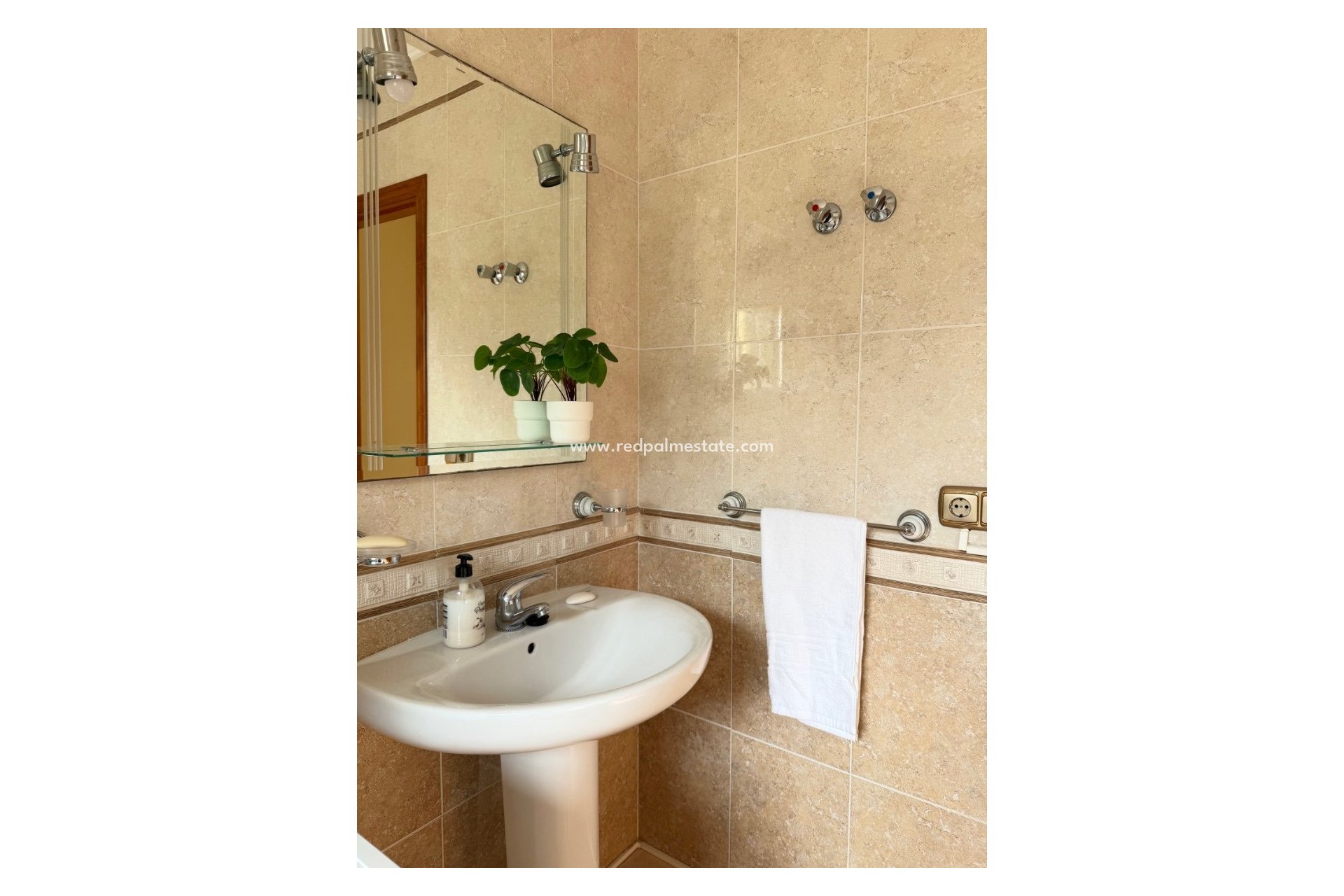 Resale - Villa -
Orihuela Costa