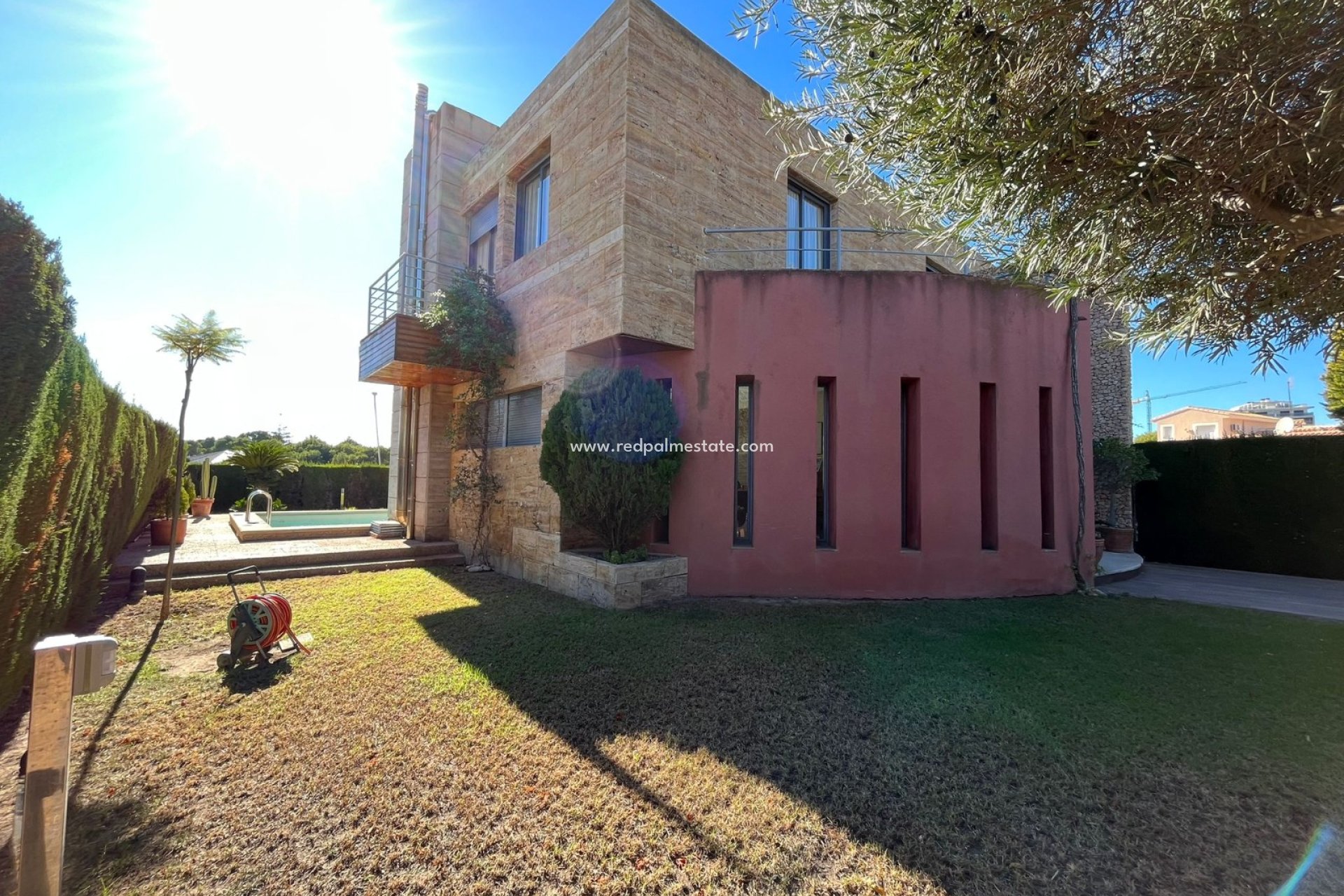 Resale - Villa -
Orihuela Costa
