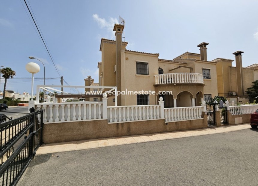 Resale - Villa -
Orihuela Costa