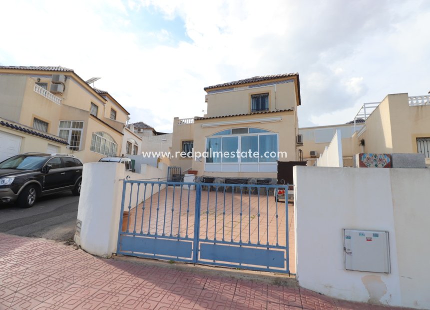 Resale - Villa -
Orihuela Costa