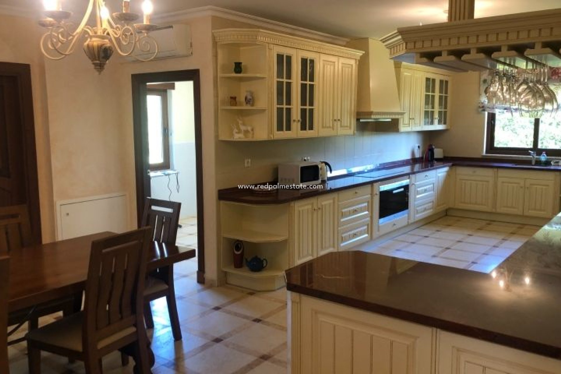 Resale - Villa -
Orihuela Costa