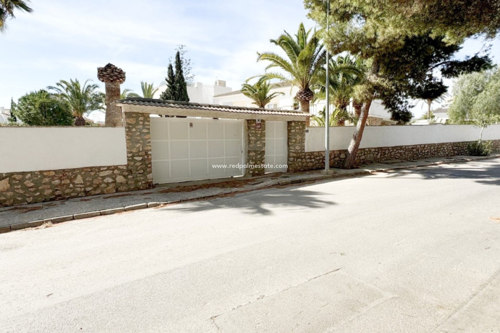Resale - Villa -
Orihuela Costa