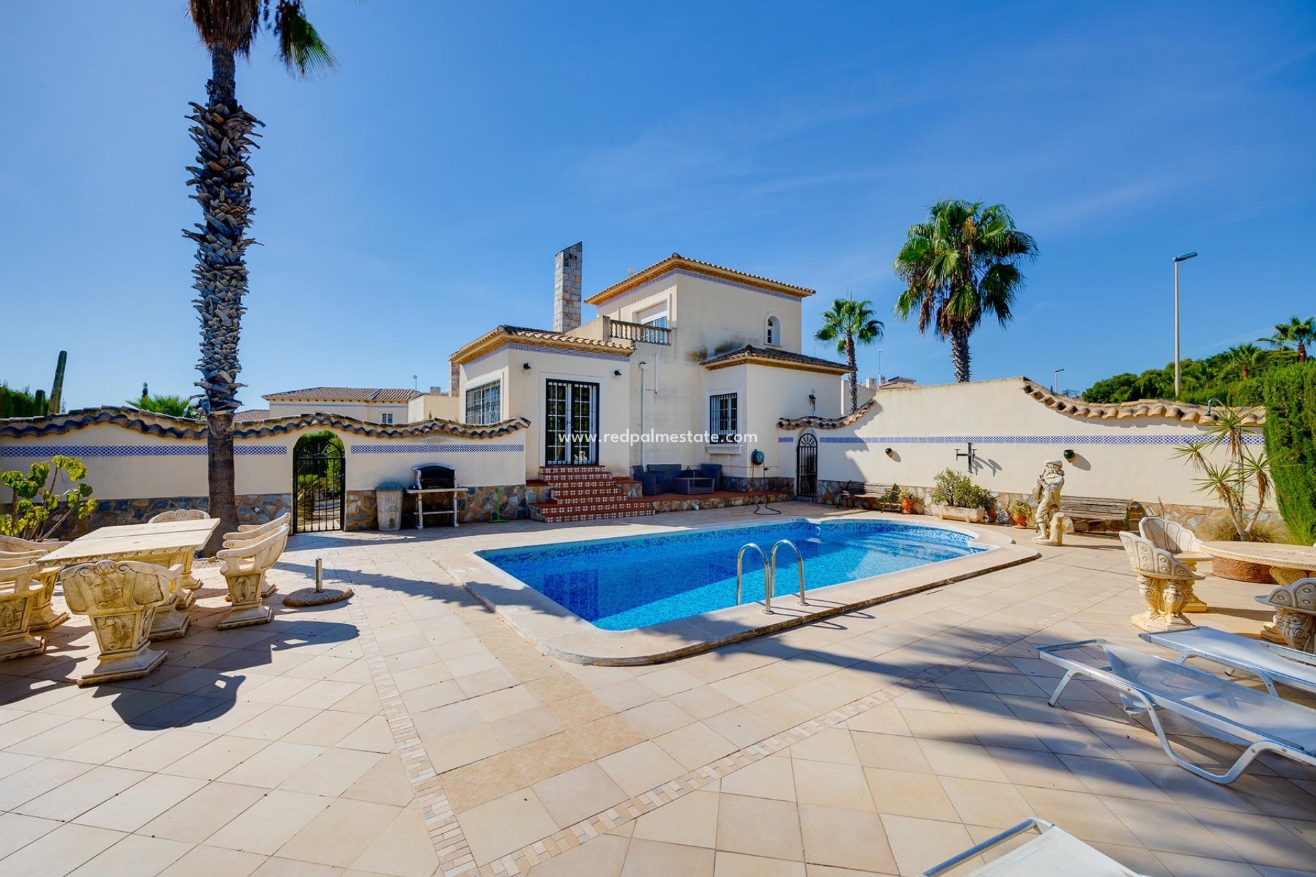 Resale - Villa -
Orihuela Costa