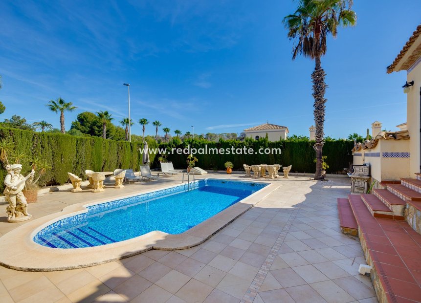 Resale - Villa -
Orihuela Costa