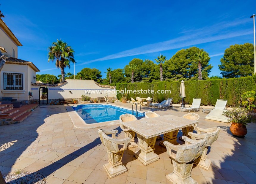 Resale - Villa -
Orihuela Costa