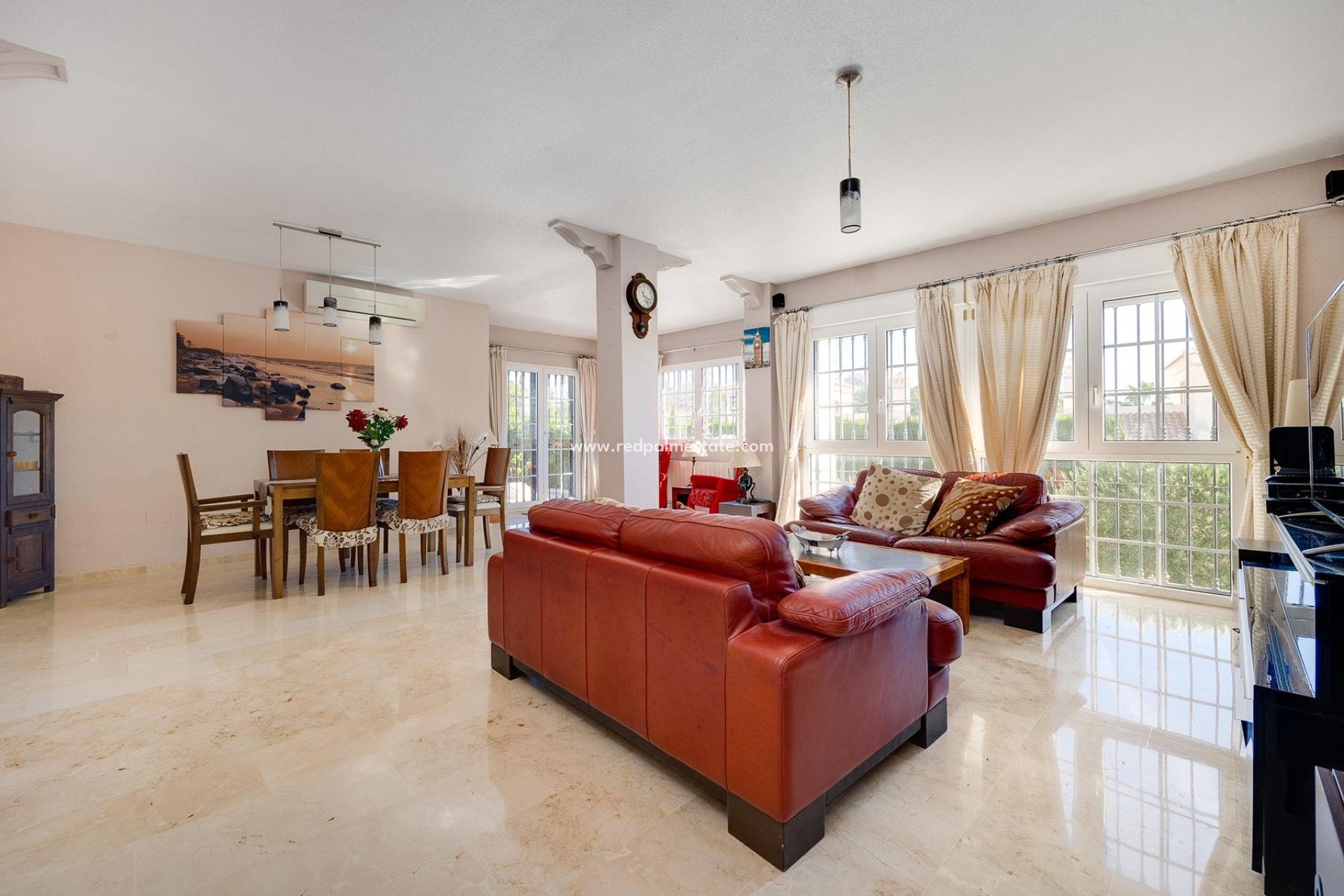 Resale - Villa -
Orihuela Costa