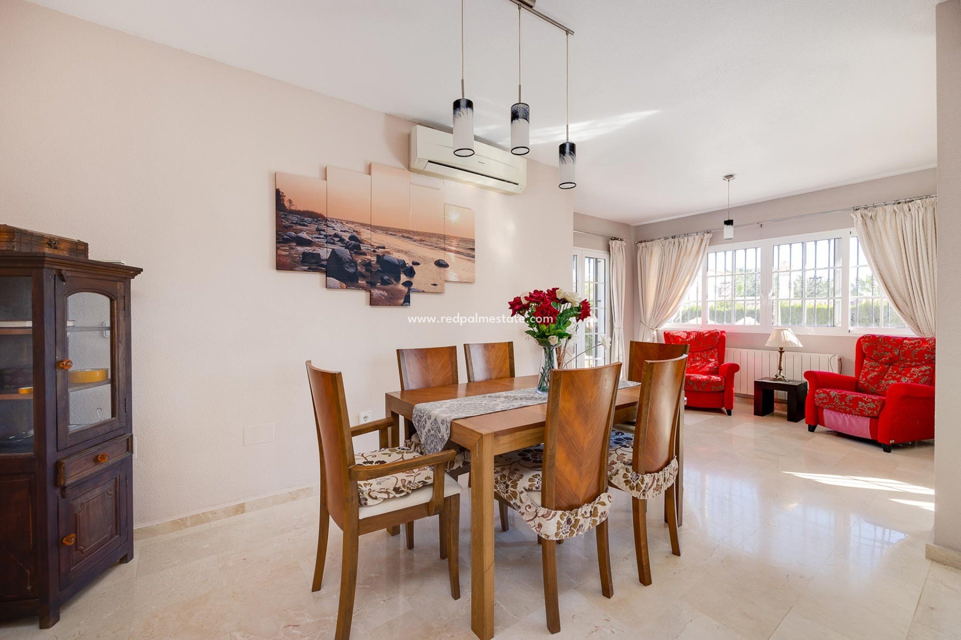Resale - Villa -
Orihuela Costa
