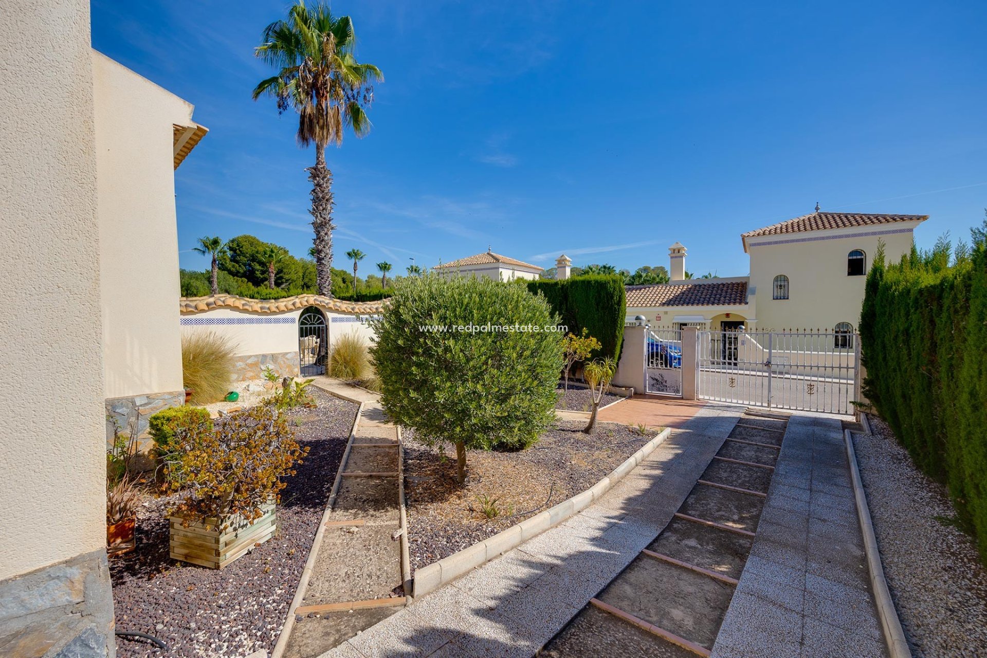 Resale - Villa -
Orihuela Costa