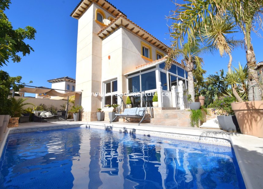 Resale - Villa -
Orihuela Costa