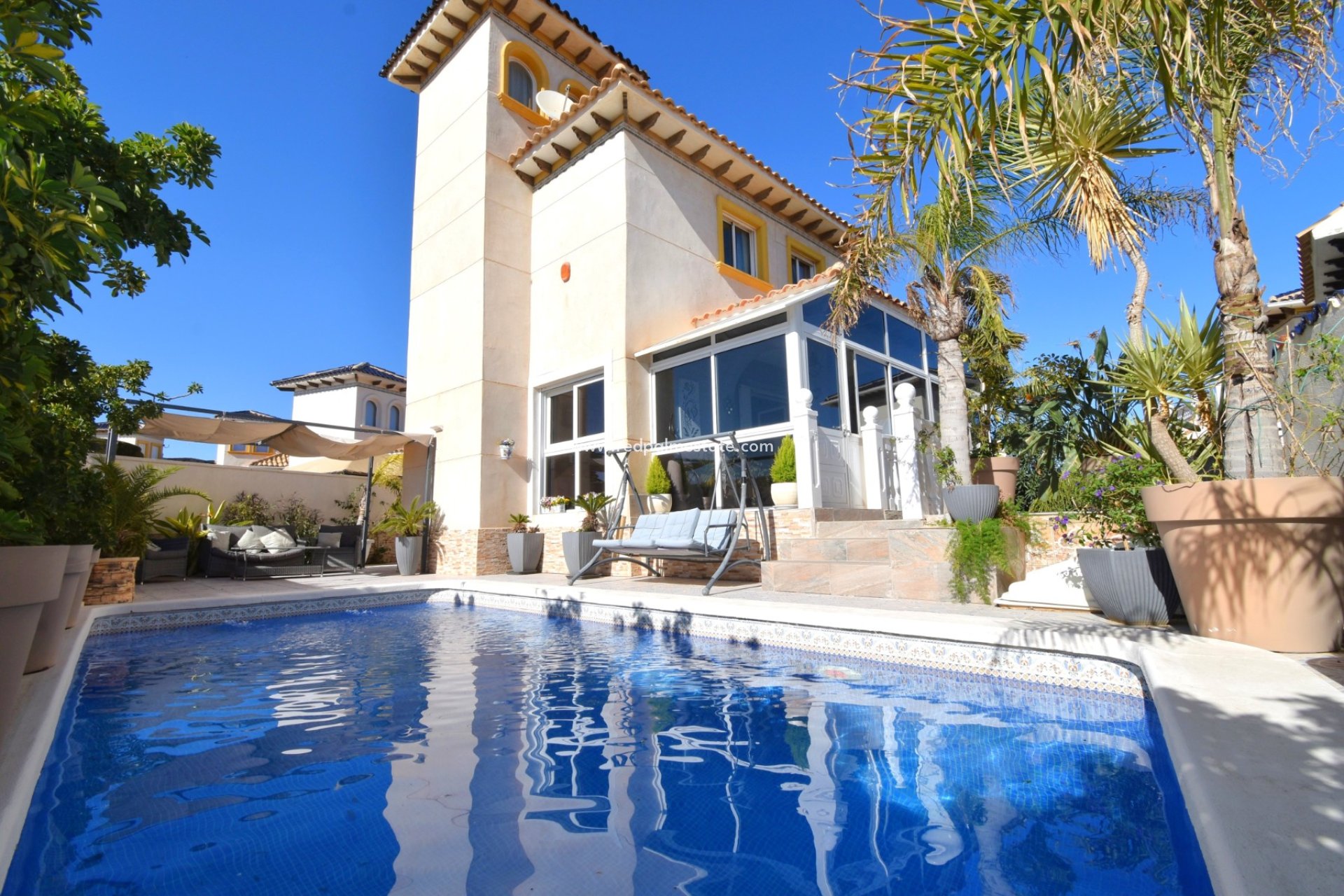 Resale - Villa -
Orihuela Costa