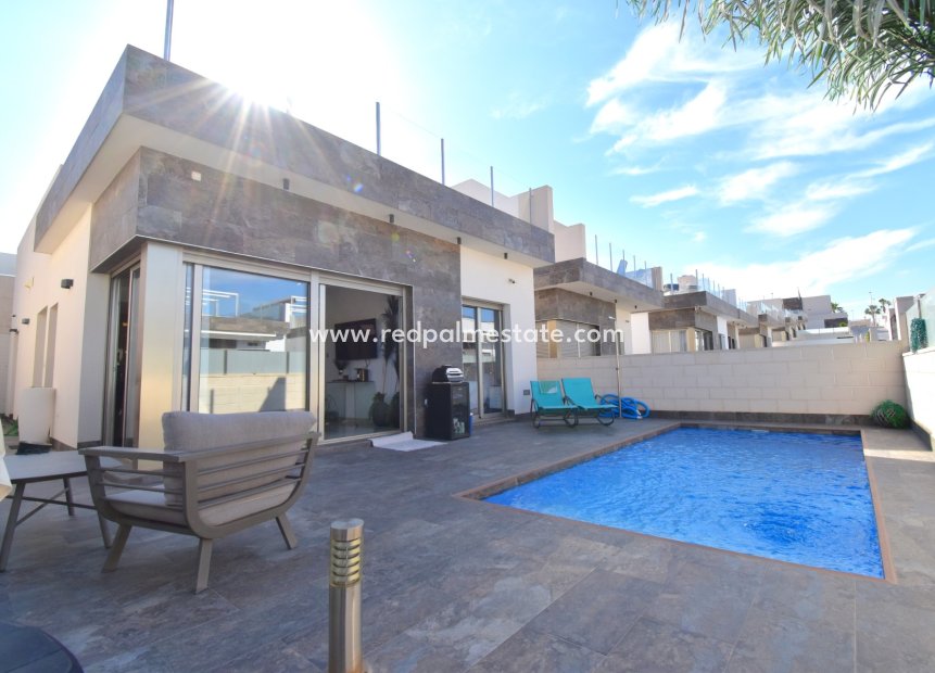 Resale - Villa -
Orihuela Costa