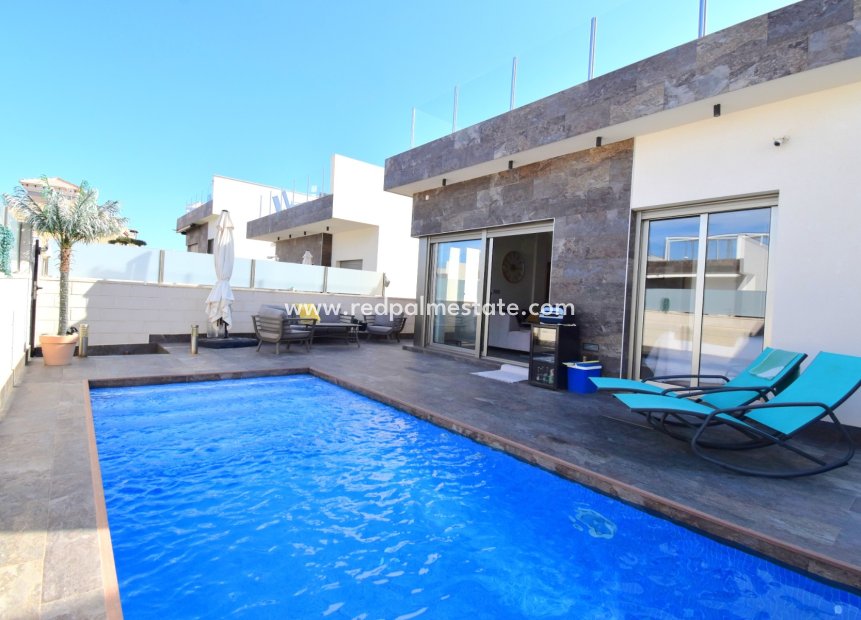 Resale - Villa -
Orihuela Costa