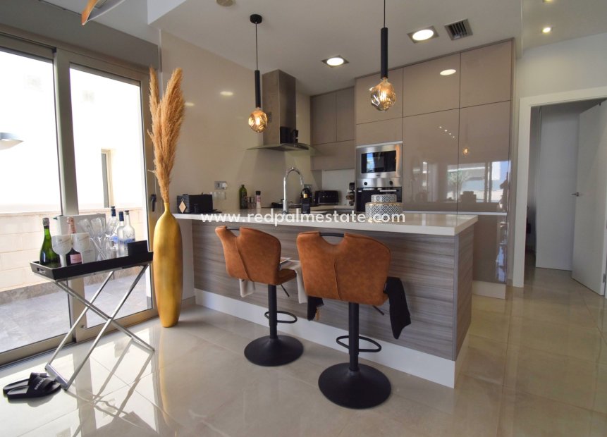 Resale - Villa -
Orihuela Costa