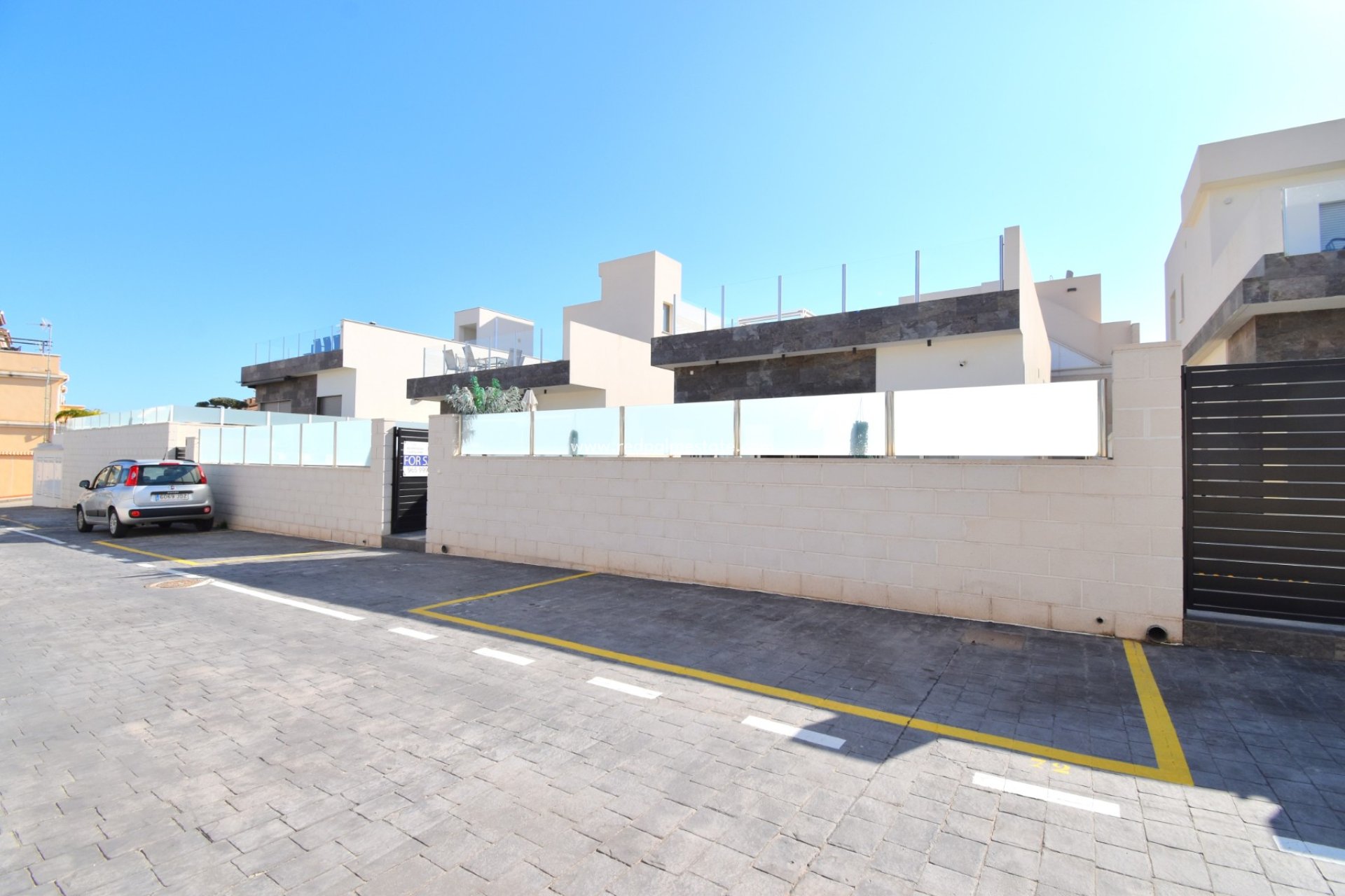 Resale - Villa -
Orihuela Costa
