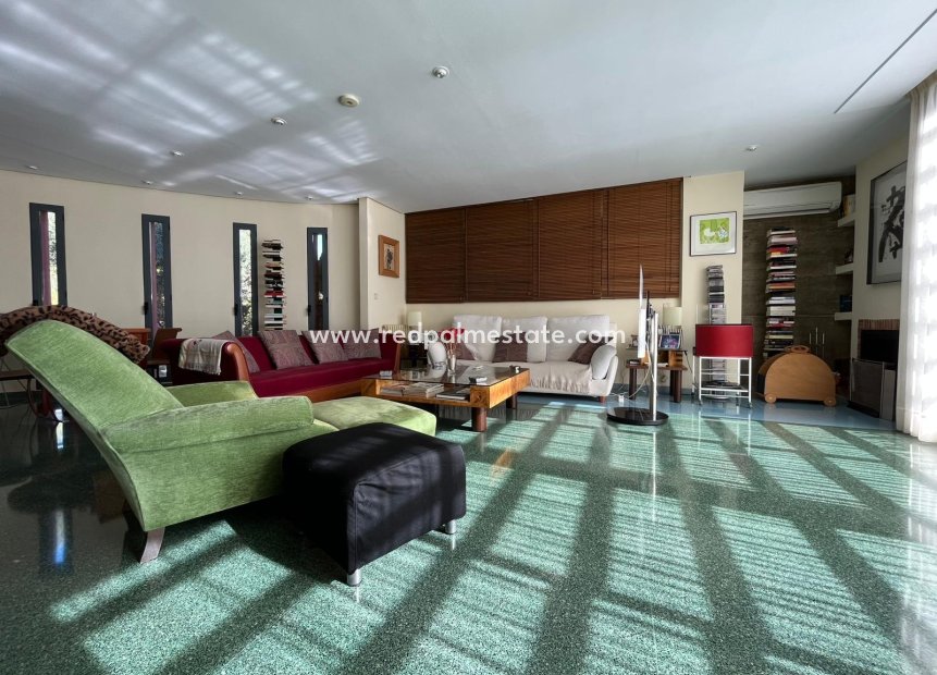 Resale - Villa -
Orihuela Costa