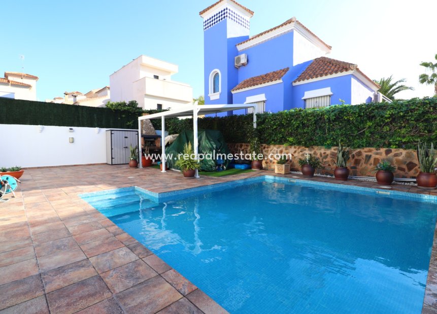 Resale - Villa -
Orihuela Costa