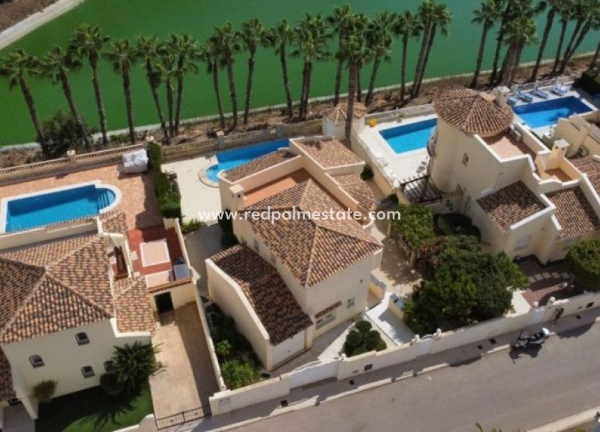 Resale - Villa -
Orihuela Costa