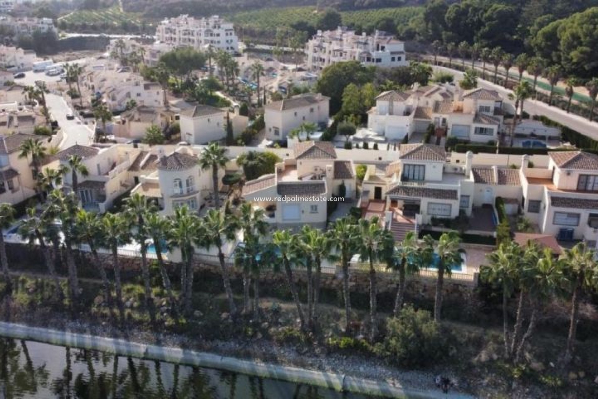 Resale - Villa -
Orihuela Costa