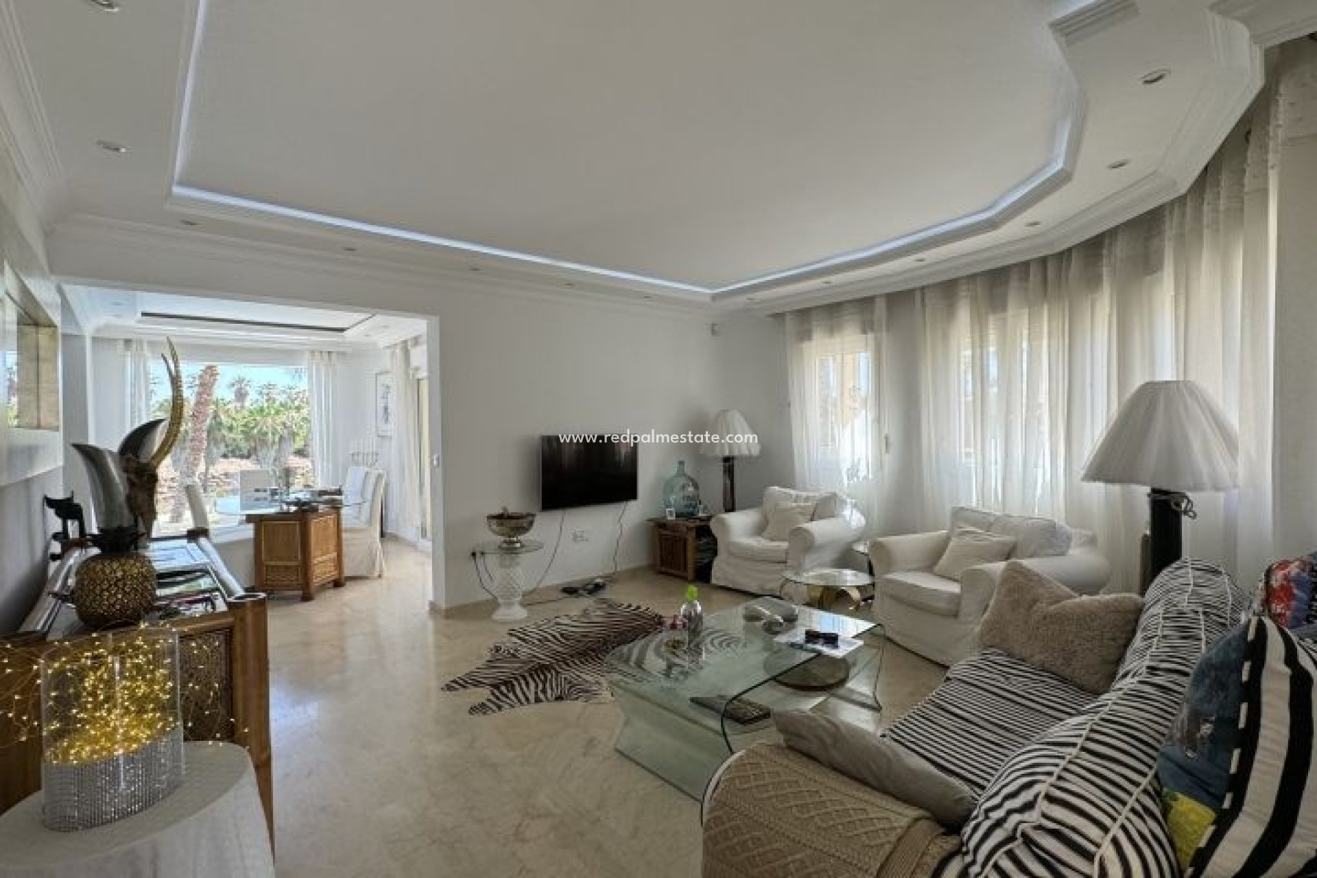 Resale - Villa -
Orihuela Costa