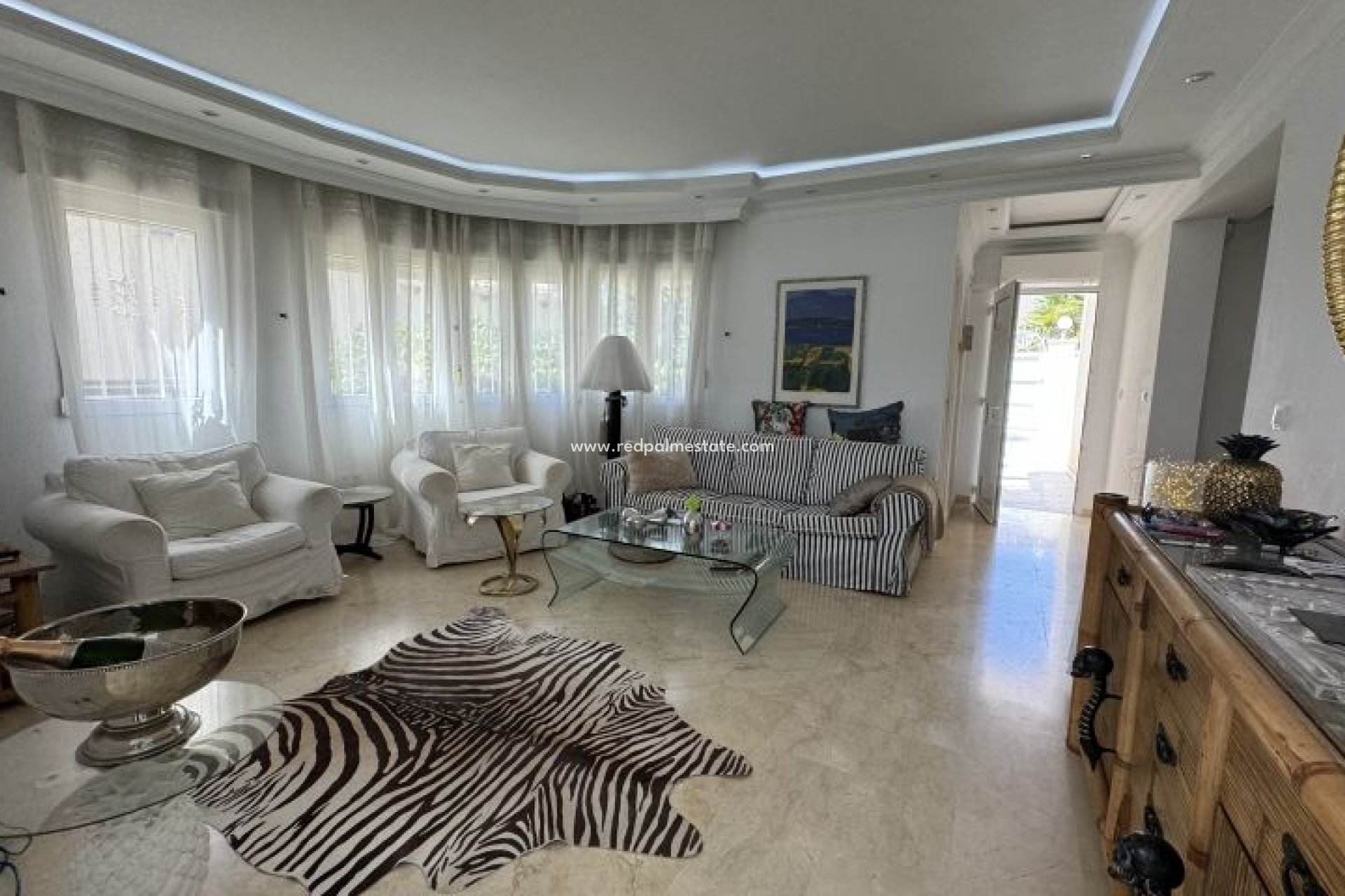Resale - Villa -
Orihuela Costa