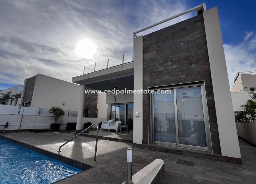 Resale - Villa -
Orihuela Costa