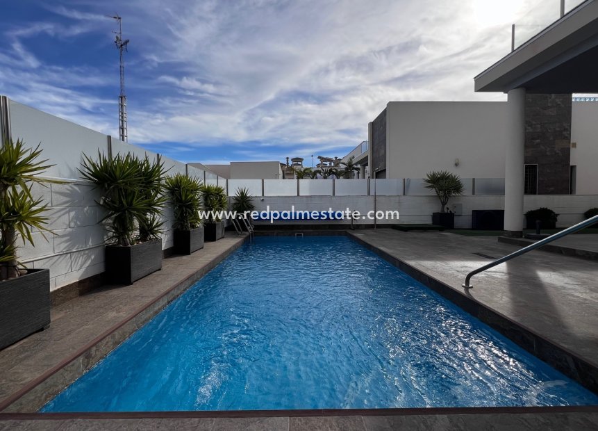 Resale - Villa -
Orihuela Costa
